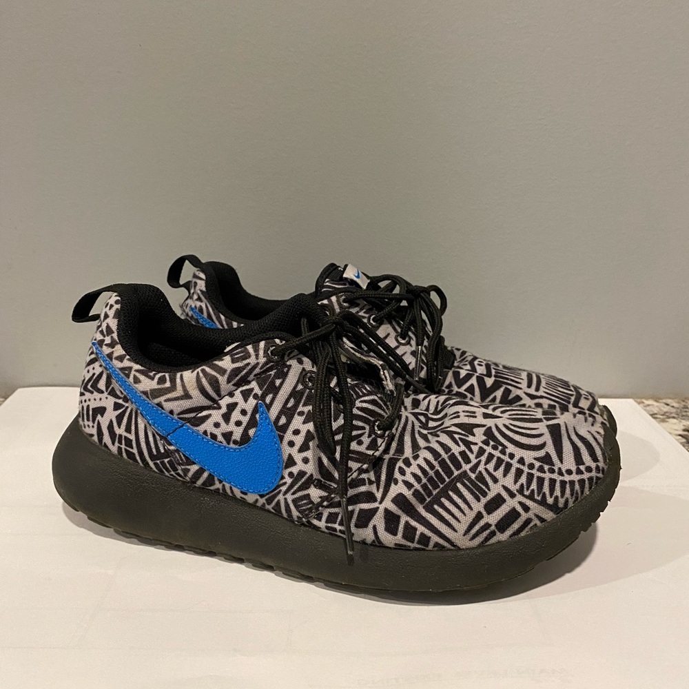 Nike Kids Shoes - Black and Blue Patterned Sneakers